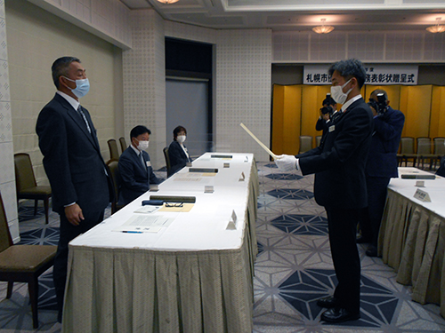 令和3年度  札幌市優秀測量業務表彰状贈呈式